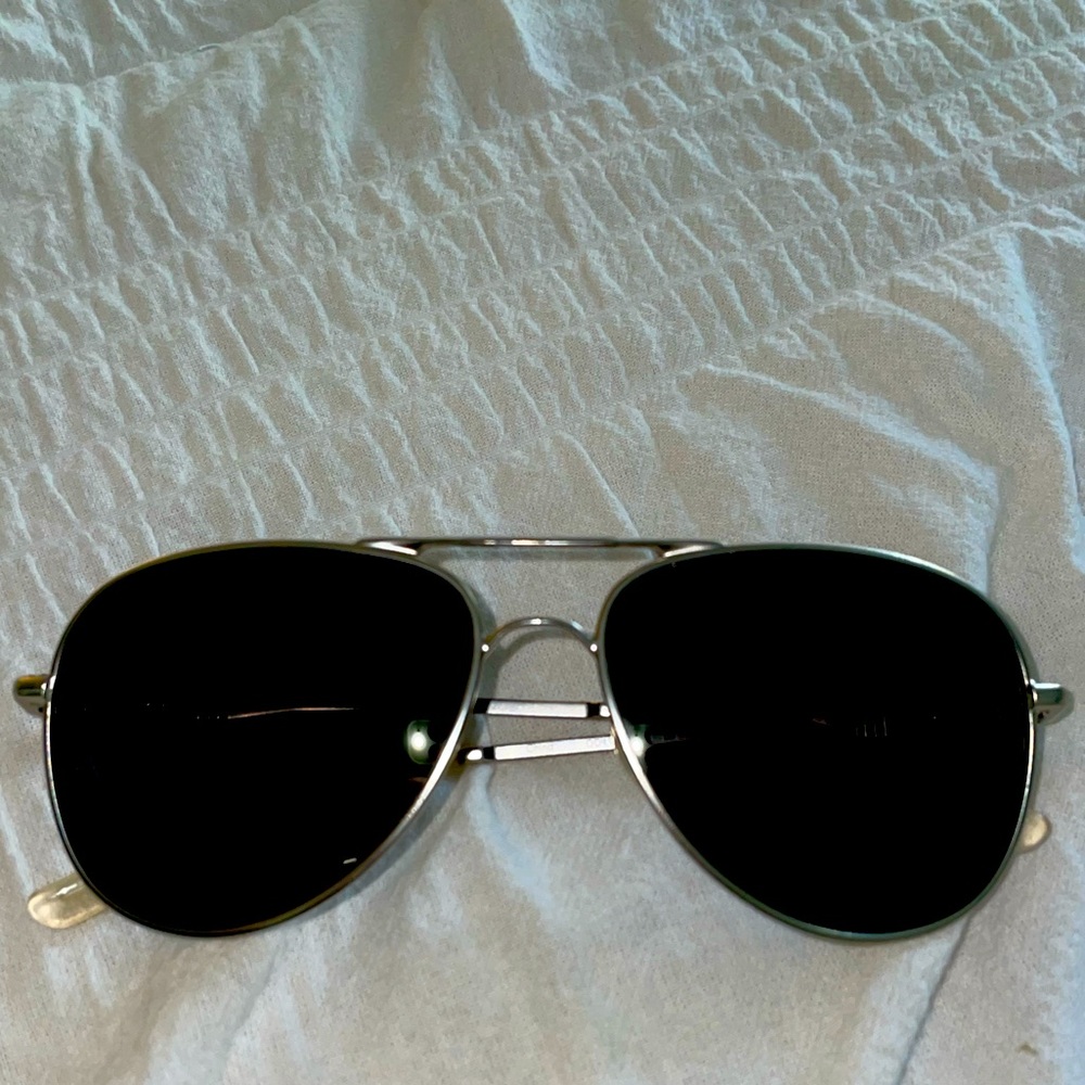 Oakley aviators. Polarized.